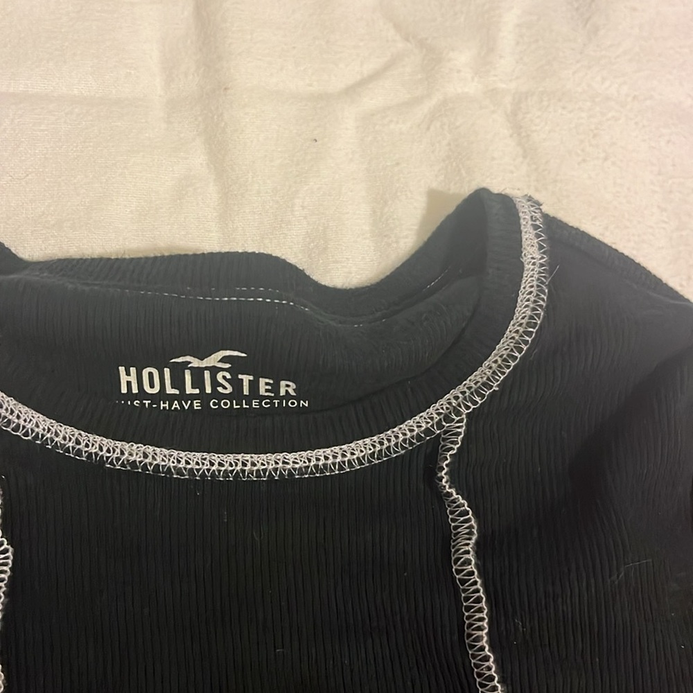 Hollister Baby Tee - Picture 3 of 3